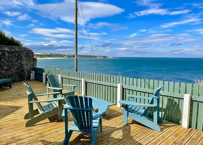 Hill Crest - Cliff Top Cottage With Stunning Views