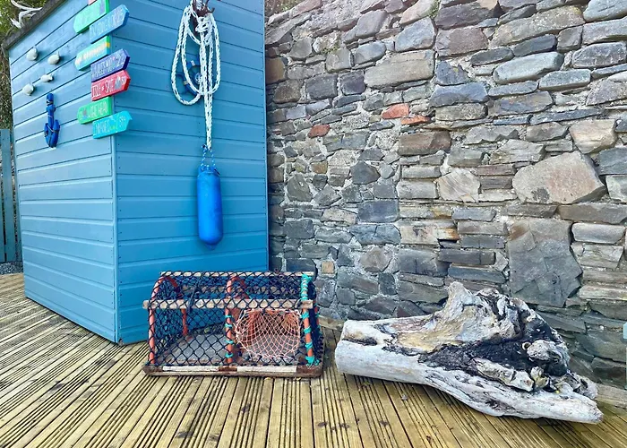 Hill Crest - Cliff Top Cottage With Stunning Views