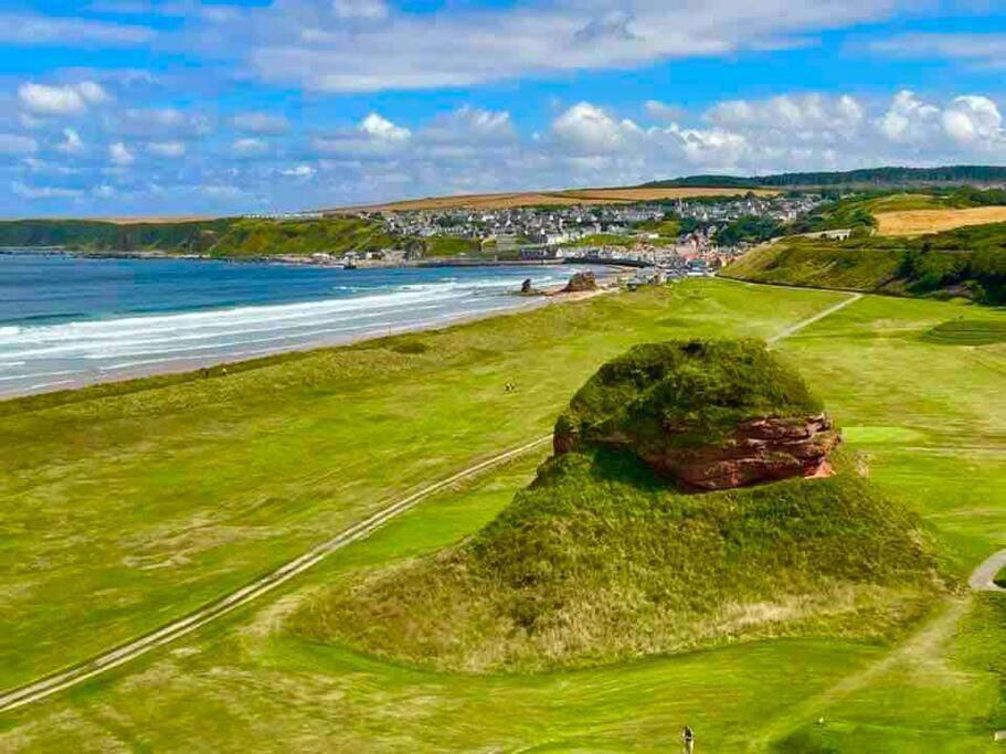 Hill Crest - Cliff With Stunning Views *