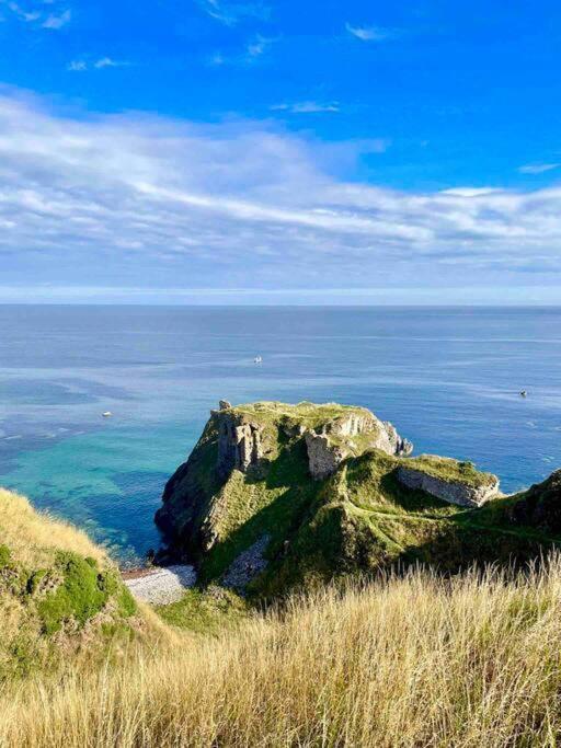 Hill Crest - Cliff With Stunning Views Holiday home *