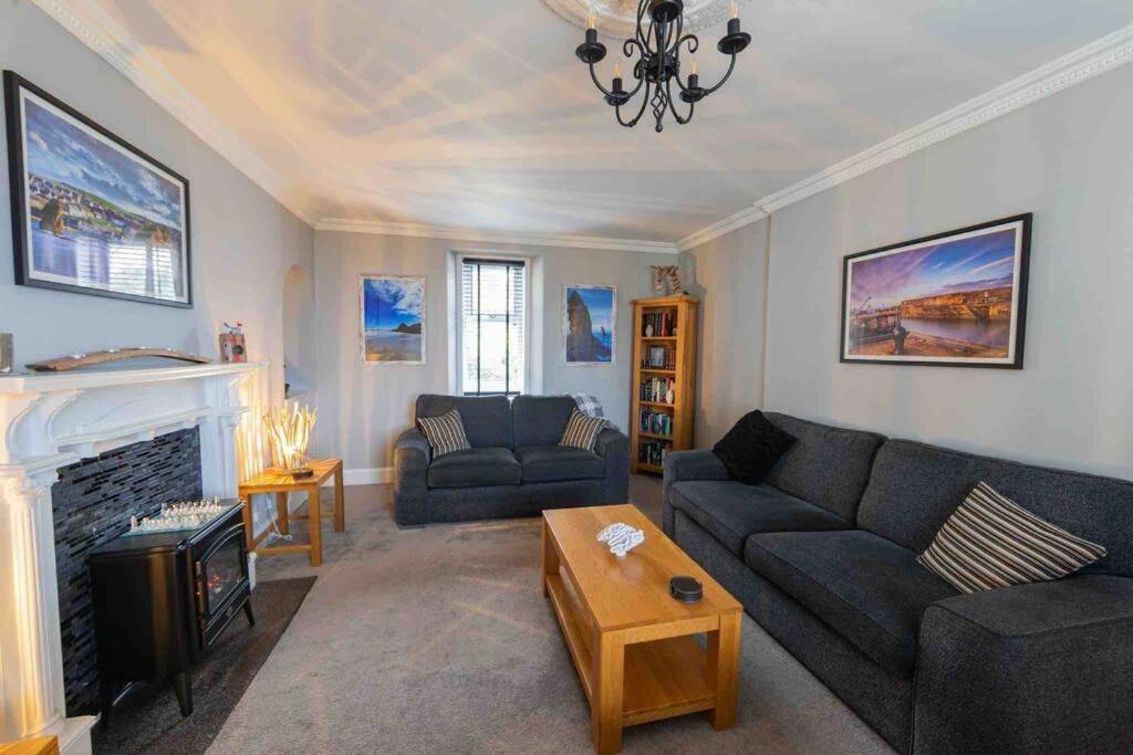 Hill Crest - Cliff With Stunning Views Holiday home