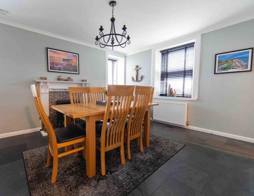 Hill Crest - Cliff With Stunning Views Holiday home *